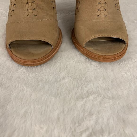 Vince Camuto Women's Katri Woven Leather Peep-Toe Booties Size 9/39 - Picture 3 of 10